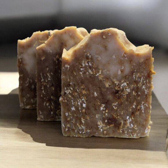 Hand Crafted 🌾3.5 oz  Oatmeal & Honey Soap 🌿includes SOAP SAVER POUCH - Picture 1 of 3